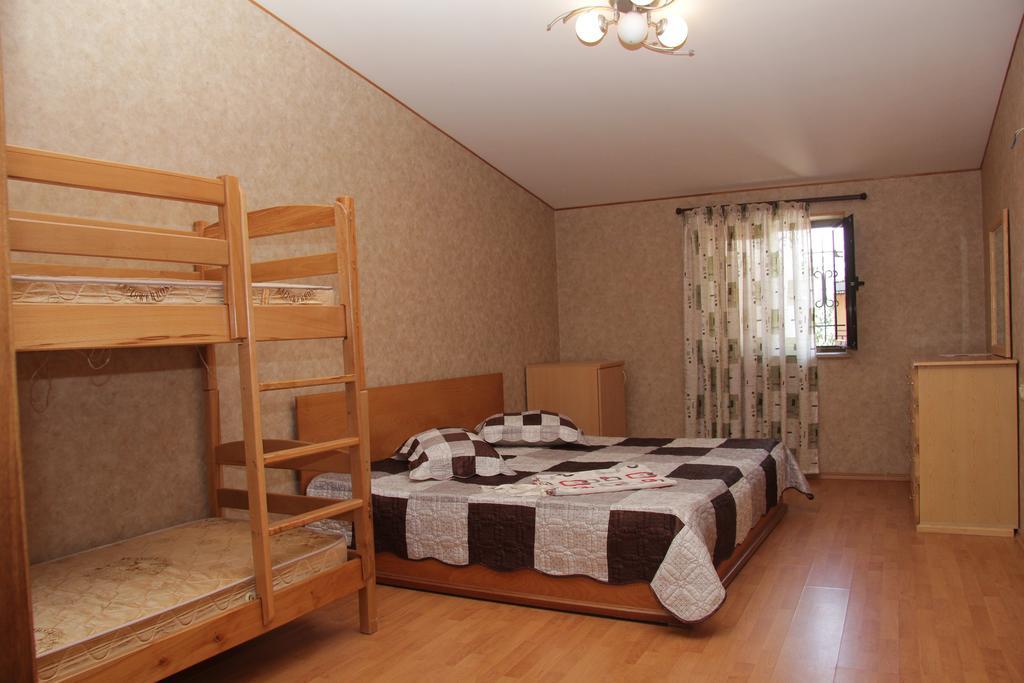 Rafael Hostel Yerevan Ngoại thất bức ảnh