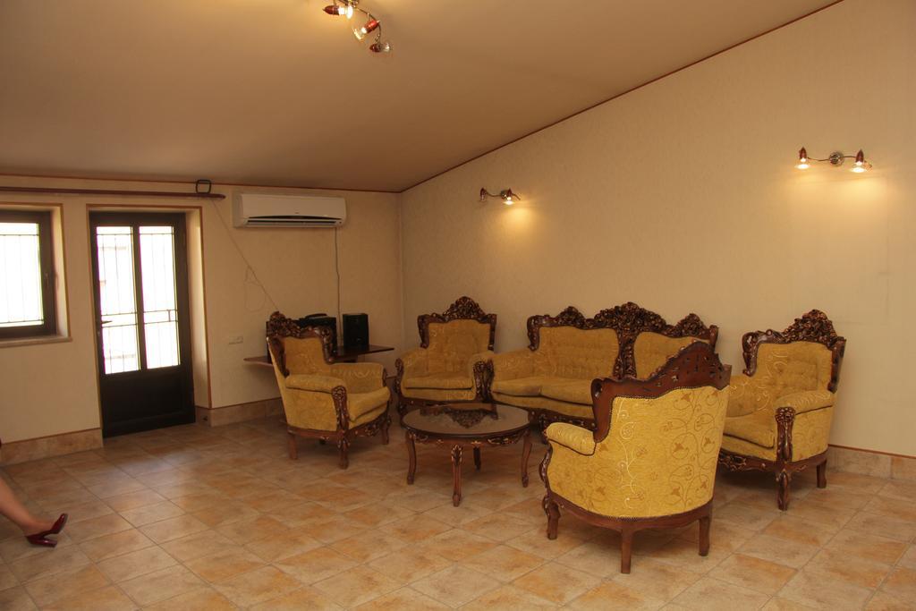 Rafael Hostel Yerevan Ngoại thất bức ảnh