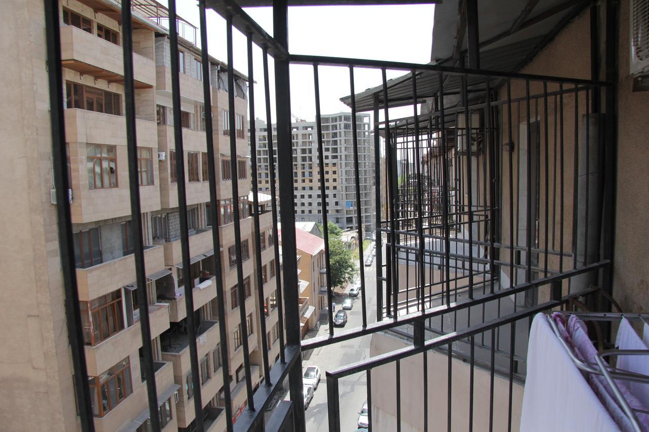 Rafael Hostel Yerevan Ngoại thất bức ảnh